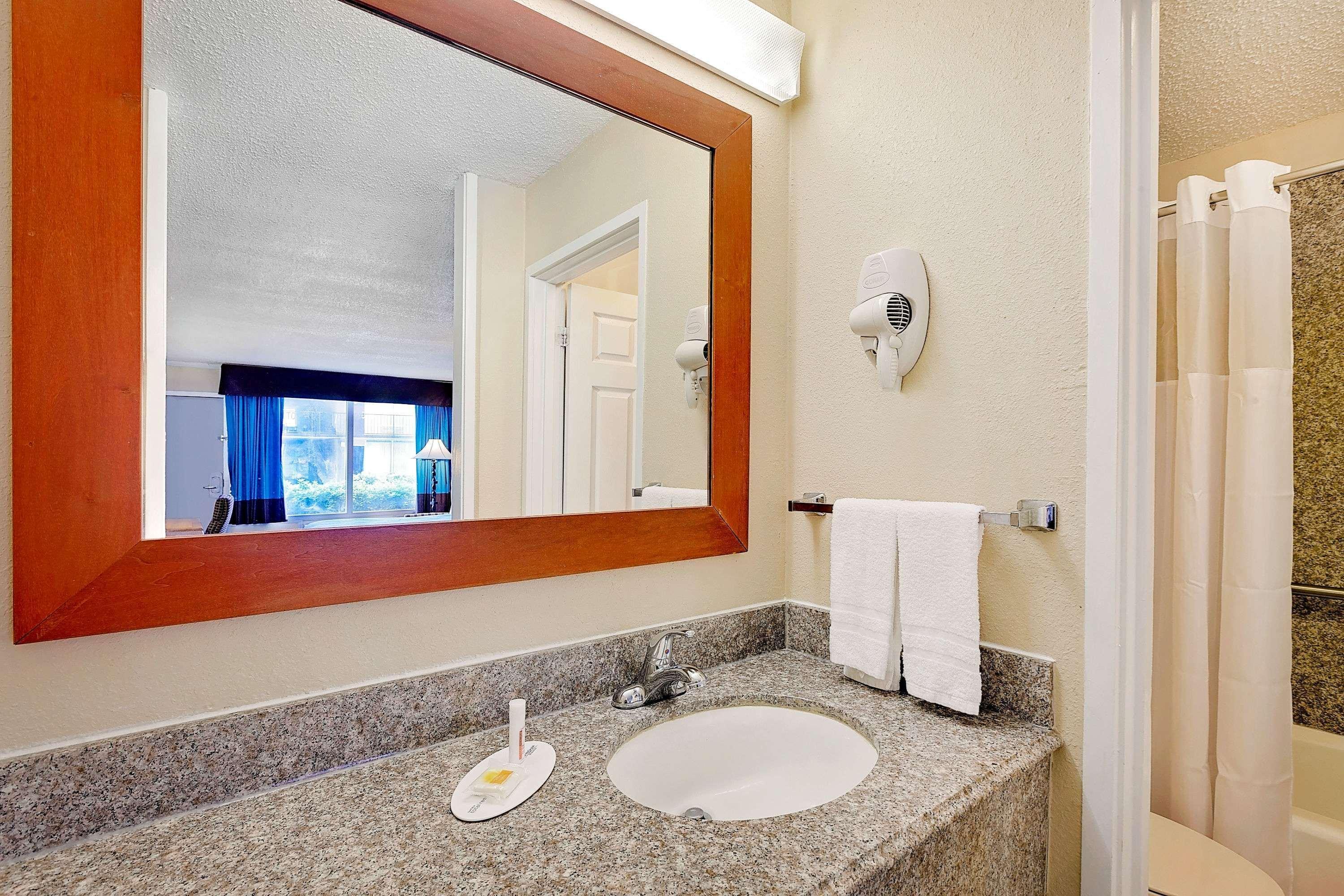 Days Inn By Wyndham Lafayette Near Lafayette Airport Dış mekan fotoğraf
